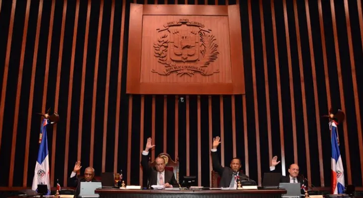 Senado aprueba en segunda lectura Ley que declara Carnaval de Santiago como Patrimonio Folclórico