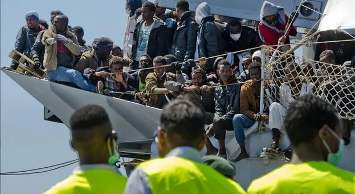 5 cadáveres y 780 inmigrantes rescatados en Italia  