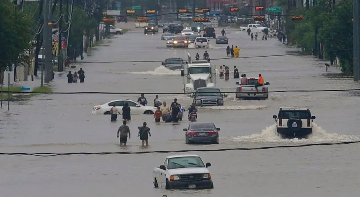 El devastador impacto de Harvey; las llamadas al 911 no dan abasto