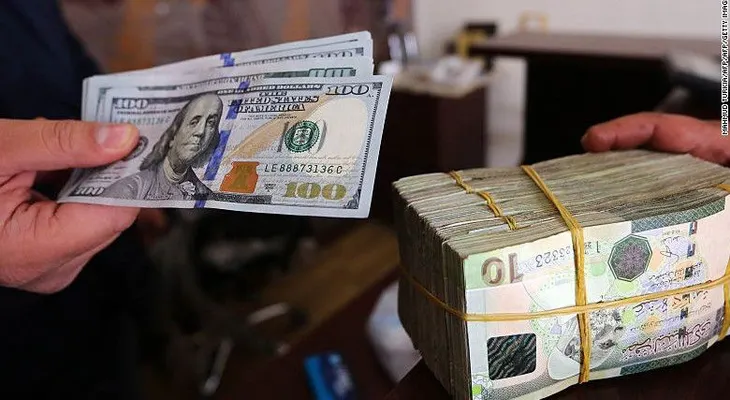 El dólar se dispara en México tras anuncio de Ford
