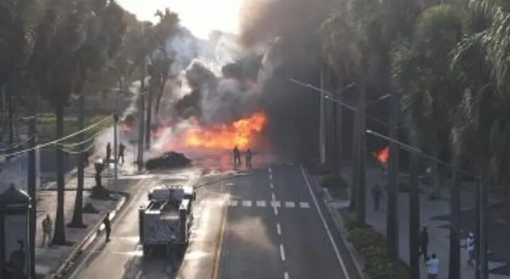 Incendio de camión de combustible en el Malecón deja dos fallecidos