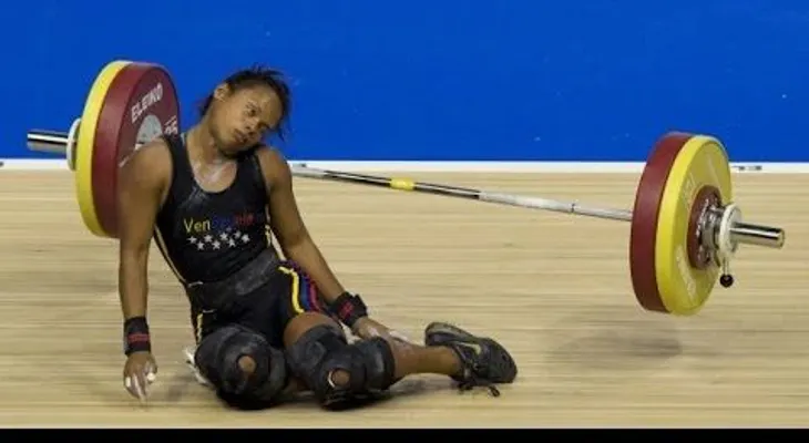 Medallista venezolana se desmaya al levantar más de 200 kilos en los Panam