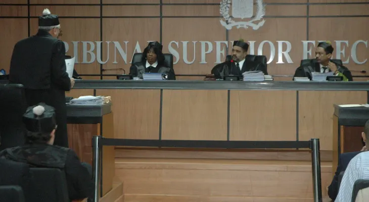 Fallo del Tribunal Electoral abona la división del PRD