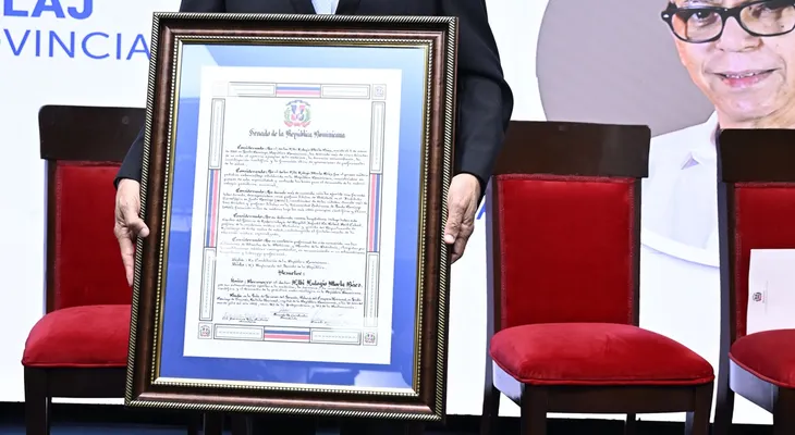 Senado reconoce trayectoria de Elbi Morla, pionero de la endocrinología pediátrica en República Dominicana