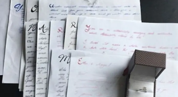 Le propone matrimonio a lo largo de 14 cartas y 3 años