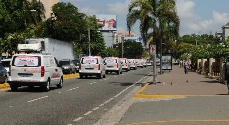 El INACIF recibe 10 ambulancias de la Procuraduría para fortalecer sistema 9-1-1