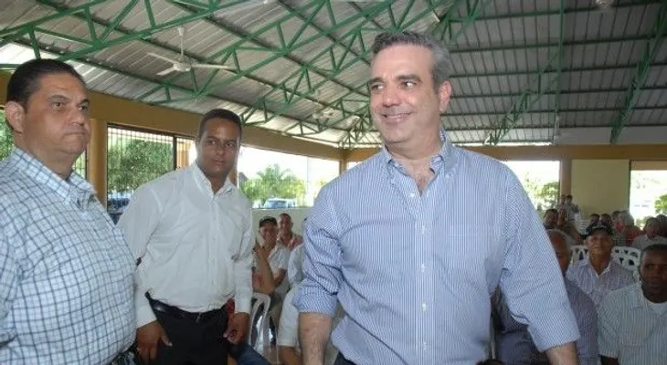 Encuesta da a Leonel y Abinader cabeza con cabeza