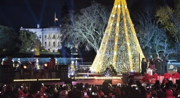 Obama enciende Árbol Nacional de Navidad