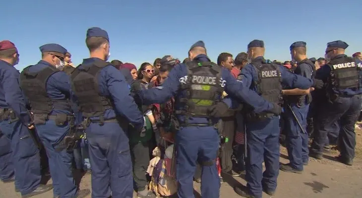 Tensión entre refugiados y policías en Hungría