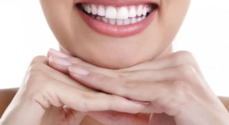 7 razones por las que sangran las encías