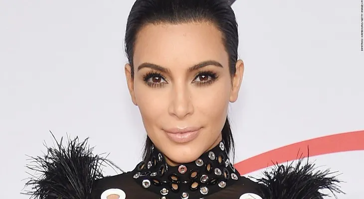 Kim Kardashian incendia Instagram otra vez: ahora se desnuda con Emily Ratajkowski