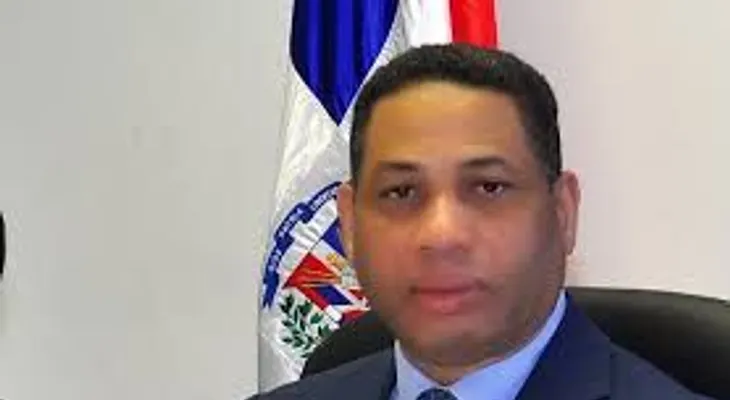 El presidente del PRI, Trajano Santana, saluda aumento salarial dispuesto por Danilo Medina