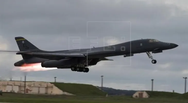  Bombarderos de EEUU realizan nuevas maniobras en la península coreana 