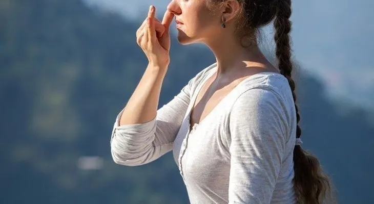 2 tipos de respiración que te quitarán el cansancio y dolor de cabeza en 5 minutos