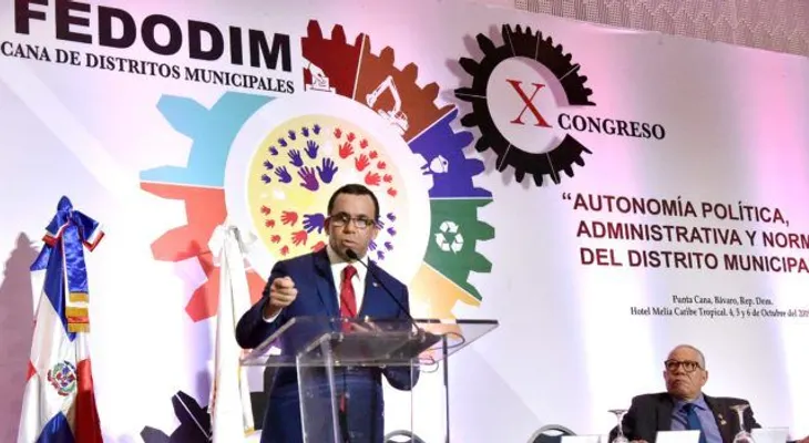 Ministro Andrés Navarro propone una confederación dominicana de gobiernos locales