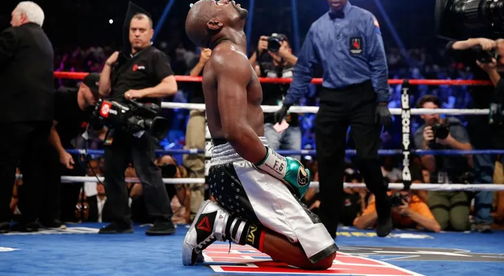 Mayweather deja el boxeo invicto y con un lugar asegurado en la historia