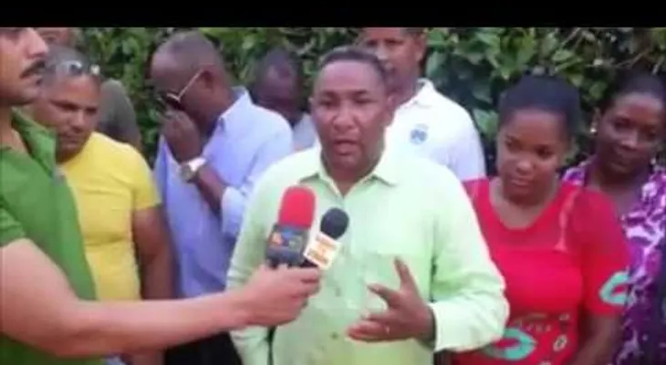 VÍDEO muestra que el Gobierno sí reparte vehículos a peledeistas