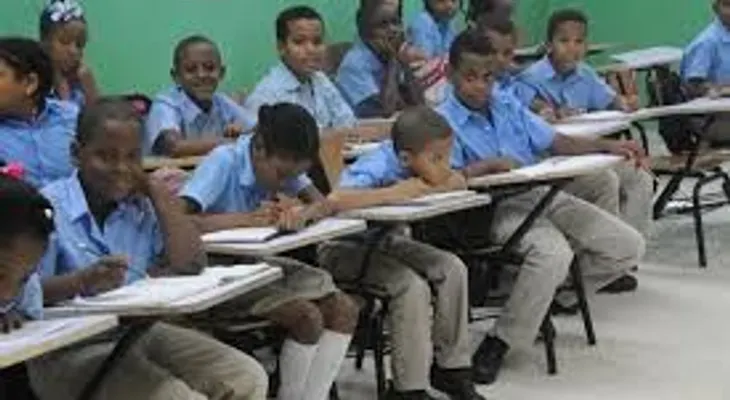 JCE y Educación tratan carnetización de estudiantes del país