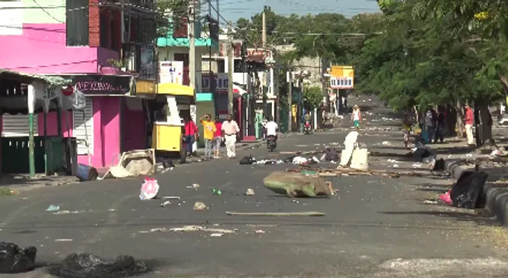 Huelga en puntos de Santiago en demanda de obras