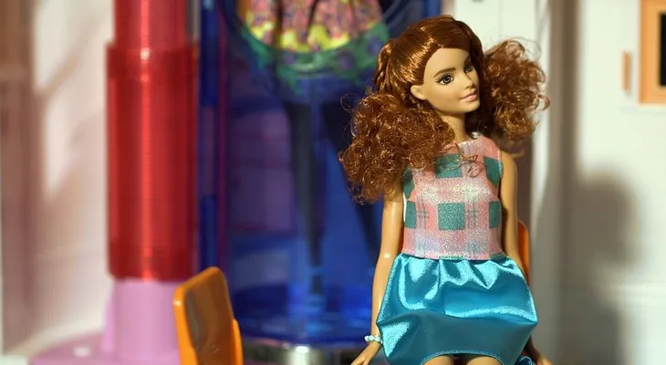 La nueva Barbie Holograma se conecta a internet, habla y hasta da clases de baile