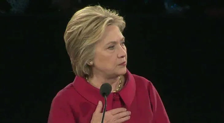 Clinton pide más interceptación de comunicaciones y vigilancia tras ataques en Bruselas