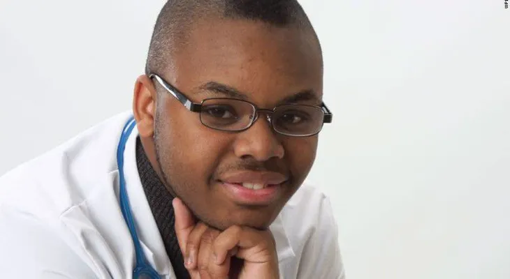 Arrestan a joven de 18 años por hacerse pasar por un doctor