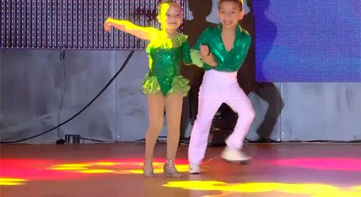 Niños de 6 y 7 años sorprenden bailando salsa
