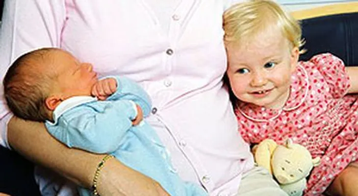Advierten vestir hijos de rosado o celeste según sexo perjudica su futuro