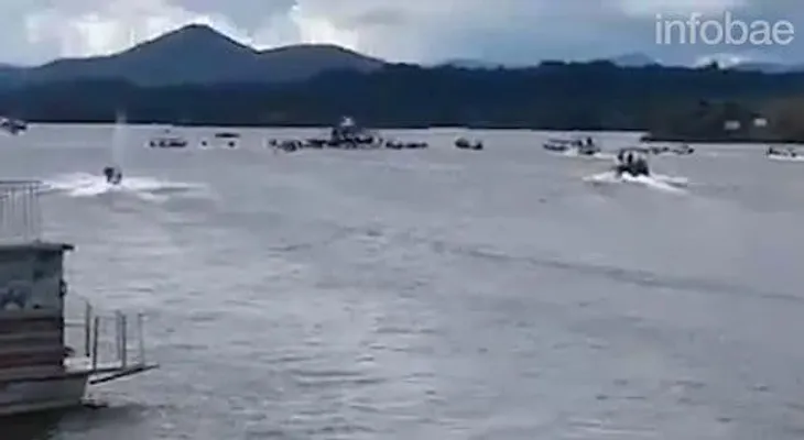 Naufraga embarcación en Colombia con 150 personas a bordo