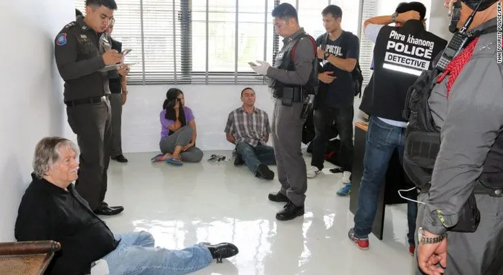 Hallan partes de un cuerpo humano en operativo contra falsificación de pasaportes en Tailandia