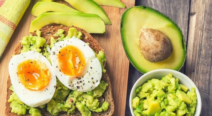 Comer más grasa te ayuda a perder más peso y disminuir colesterol