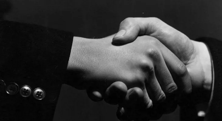 8 trucos para aparentar confianza en ti mismo (aunque no la tengas)