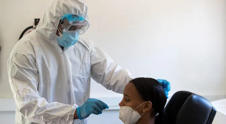 Aumentan a 27,370 casos confirmados por coronavirus en RD y 669 defunciones 