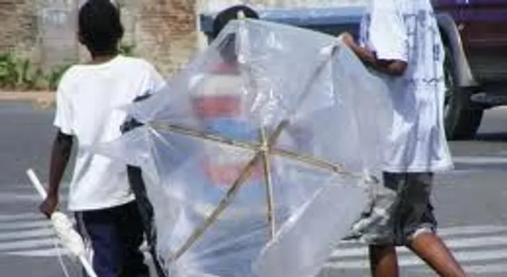 Niño muere electrocutado mientras volaba chichigua en La Romana