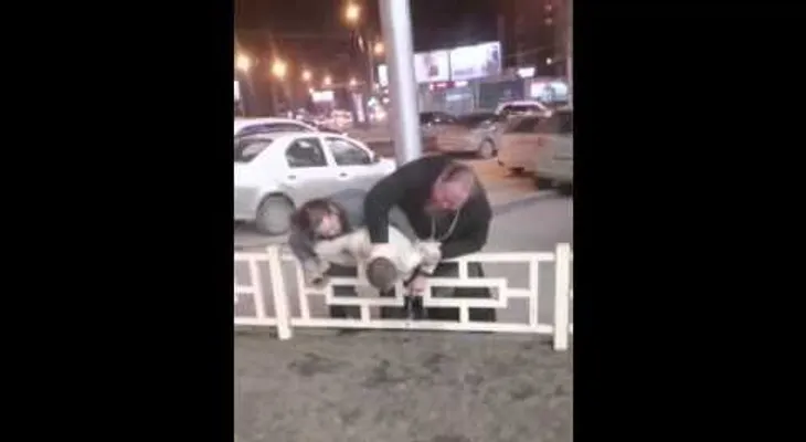 Un sacerdote destituido por golpear un empresario en Rusia (VIDEO)