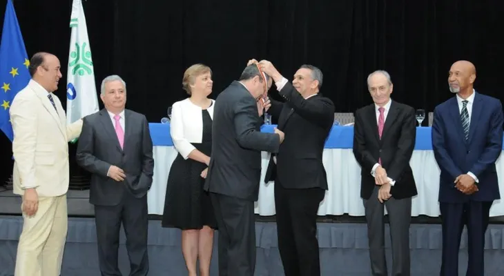Superintendencia de Electricidad recibe Medalla de Plata