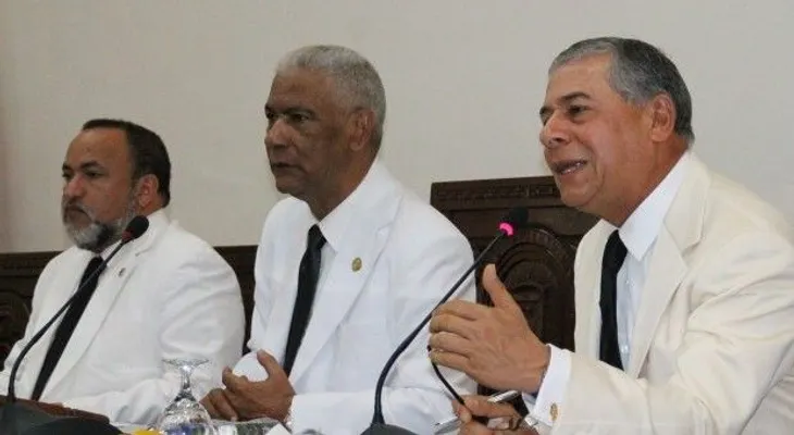 Roberto Salcedo advierte serán sometidos candidatos y empresas por colocación de afiches 