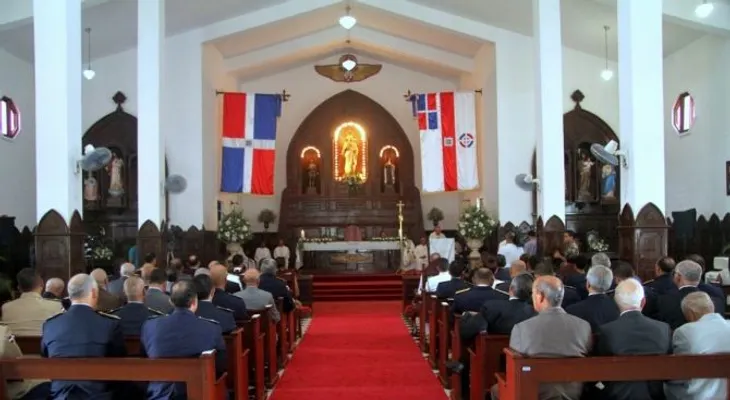 Comisión Barrial entrega iglesia Pentecostal en Santo Domingo Este