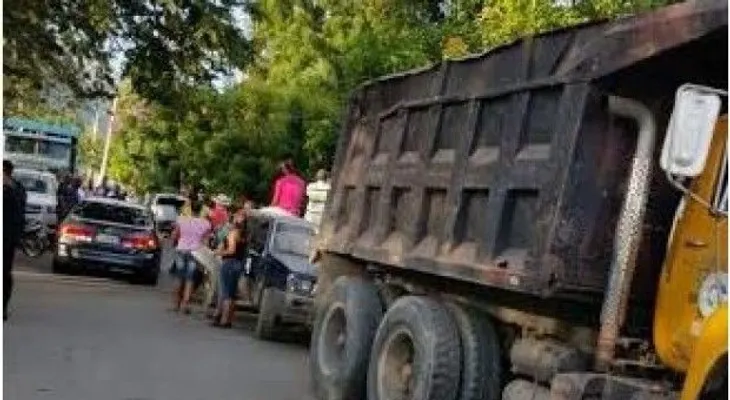 Inician paro en comunidad Puerto Plata por apagones