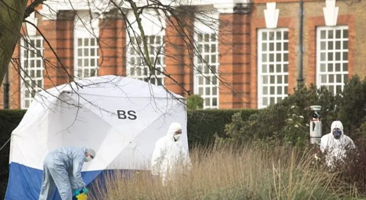 Hombre se inmola frente al Palacio del príncipe William y su esposa Kate