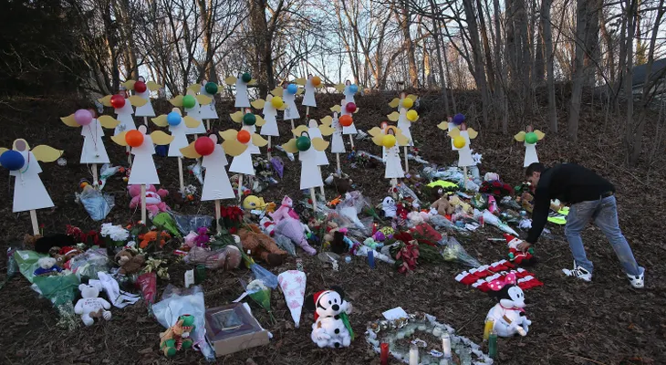 Víctimas de Sandy Hook recibirán parte de herencia de madre de atacante