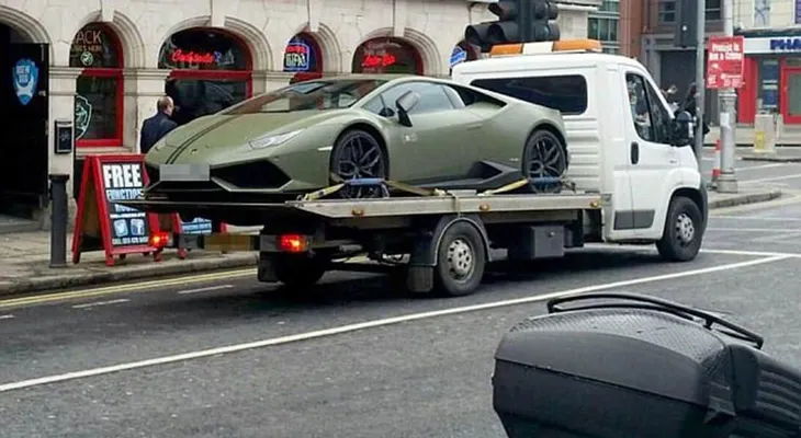 La grúa se llevó el lujoso Lamborghini de USD 200 mil de Conor McGregor 