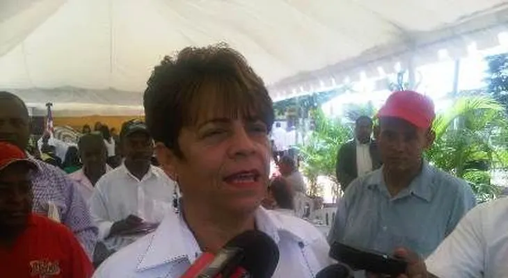 Alcaldesa de Sabana Grande de Boyá dice no cuenta con recursos para asfaltar las calles