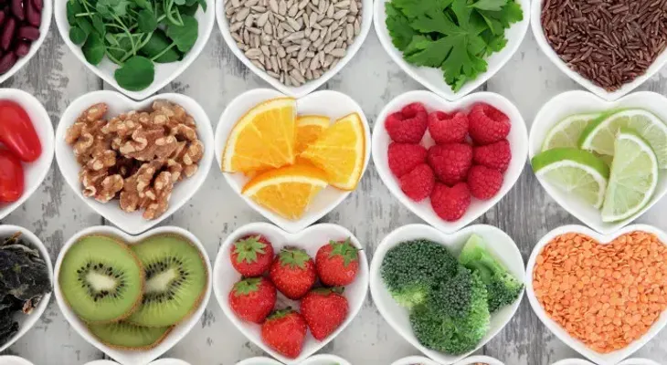 Alimentos que fastidian el sueño: Té verde, chocolate, pimientos y salsa
