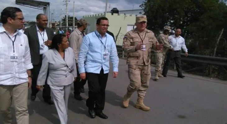 Canciller acusa a sectores promover videos y fotos falsas sobre maltrato a haitianos