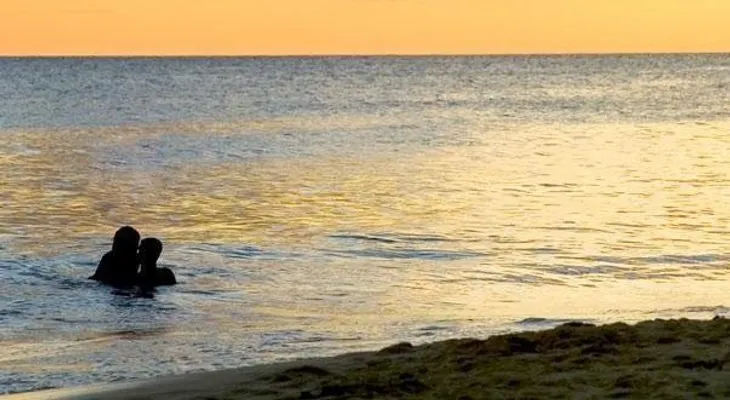 8 peligros de tener relaciones en el agua
