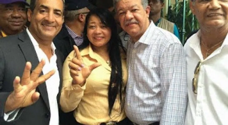 Leonel recorre Santo Domingo Oeste; visita varios miembros del PLD