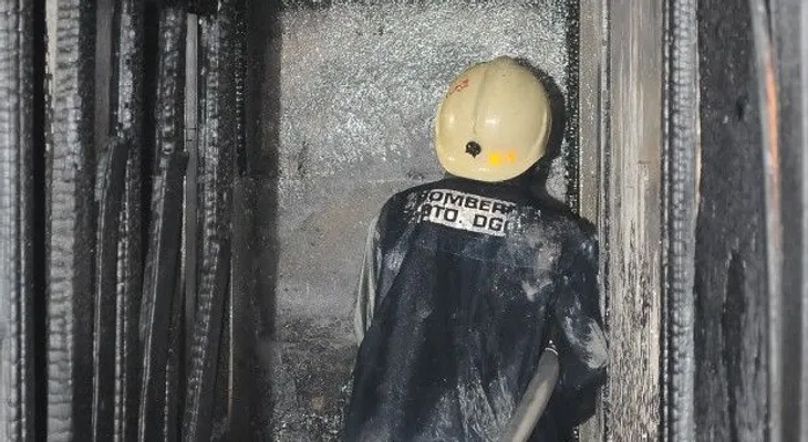 Dos hermanitos resultan con quemaduras al incendiarse su vivienda
