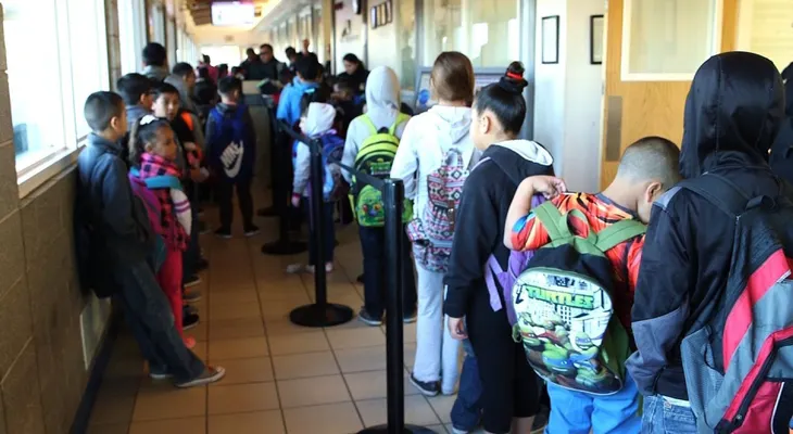 Ellos viven en México y van a la escuela a Estados Unidos