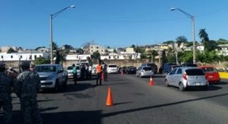 Amet habilita dos carriles del puente flotante